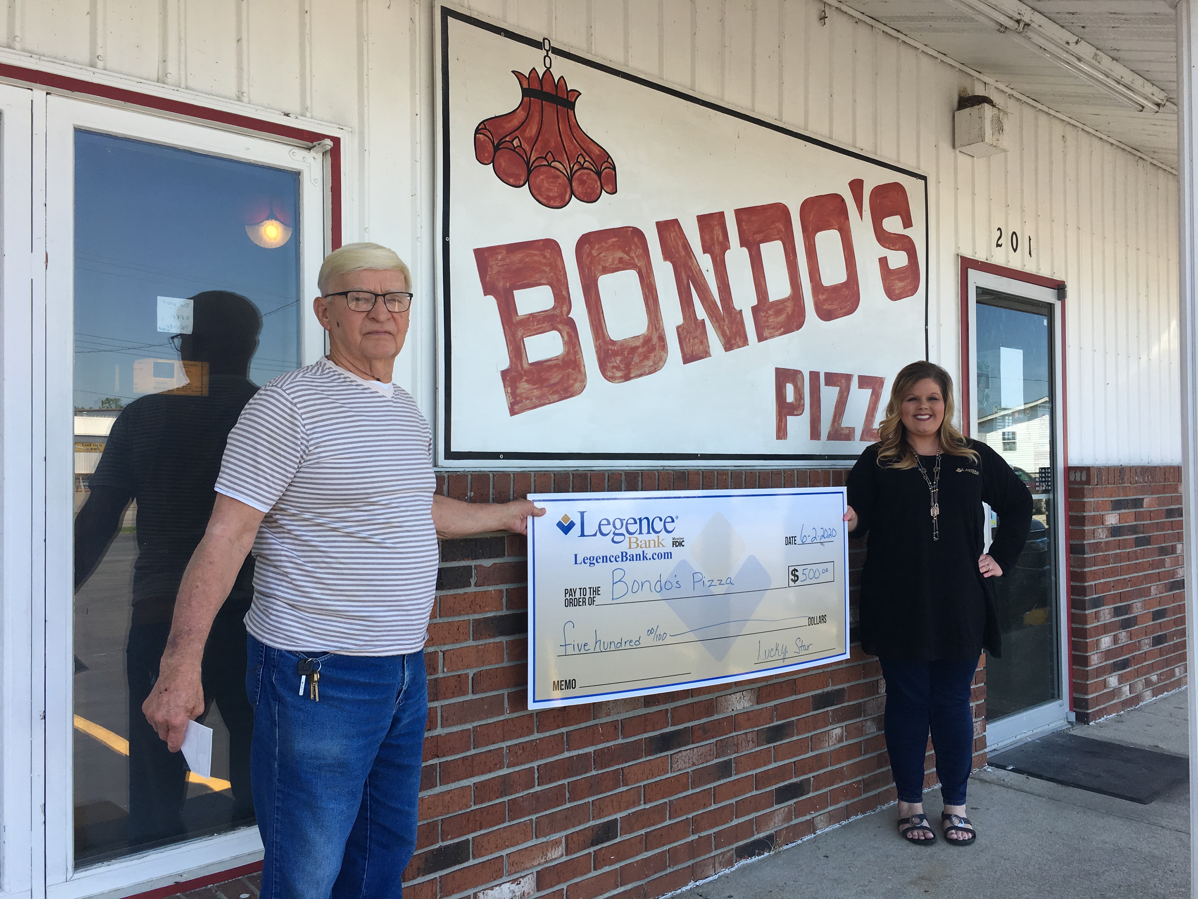 Bondos Pizza Donation